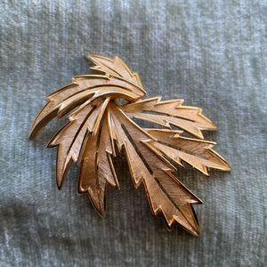 Crown Trifari gold tone brooche pin